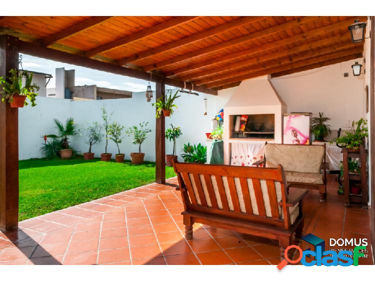 CASA A LA VENTA EN BARRIO EL HUAICO