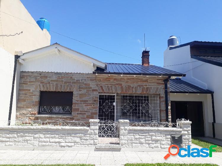 CHALET 3 AMBIENTES CON PATIO Y GARAGE DOBLE