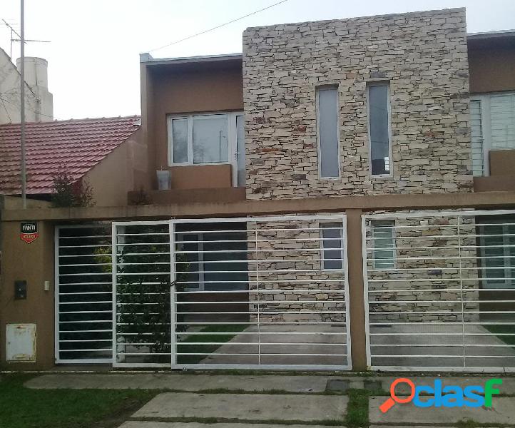 IMPPECABLE DUPLEX 3 AMBIENTES - CONSTITUCION