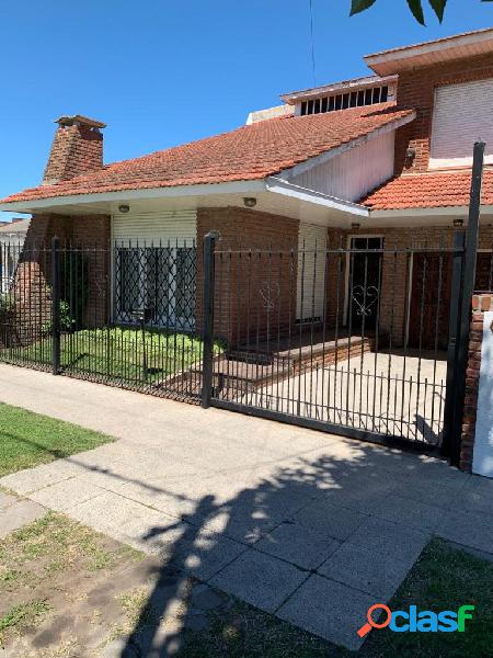 OPORTUNIDAD !!! Gran chalet de 4 amb con escritorio en dos