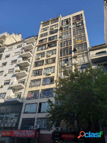 VENDO OFICINA Av CORRIENTES 2400 Pleno "Once" FRENTE PISO