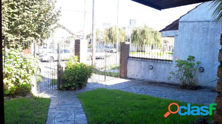 VENTA / CHALET 3 AMBIENTES CON COCHERA EN CAISAMAR!! /