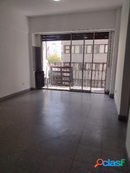 VENTA DEPARTAMENTO 1 AMB. A LA CALLE CON BALCON