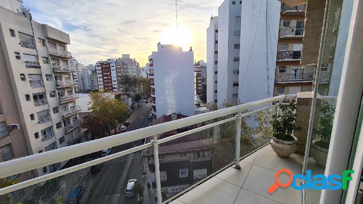 Venta - Departamento dos ambientes con balcón en ochava -