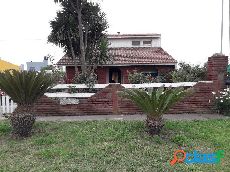 Venta de chalet y departamento en Santa Elena