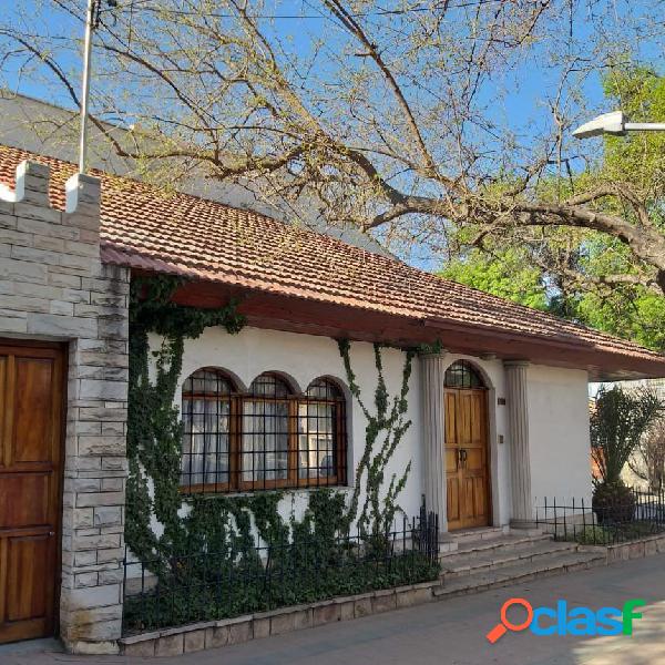 Venta excelente y muy linda casa en calle Paso de los Andes