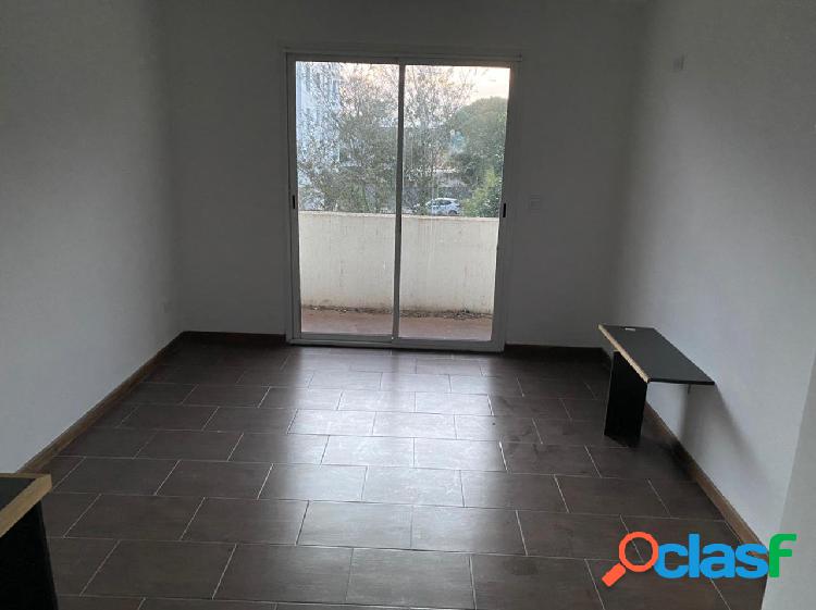 Venta - Departamento tres ambientes en duplex - Chile 675