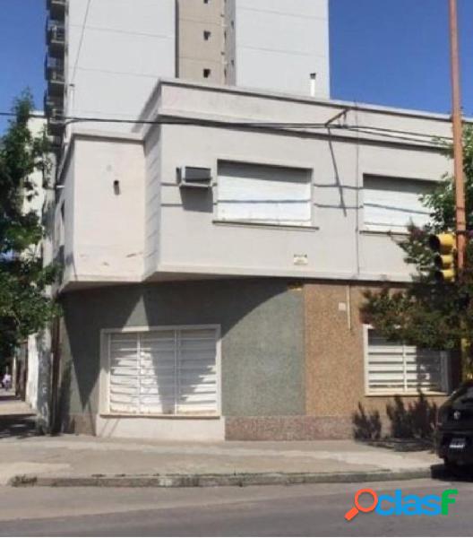 Hermosa Casa en esquina - Macrocentro vivienda o comercial