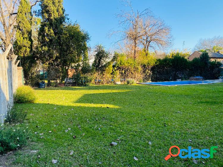 VENDO CASA EN FUNES EXCELENTE Y AMPLIO JARDIN CON PILETA Y