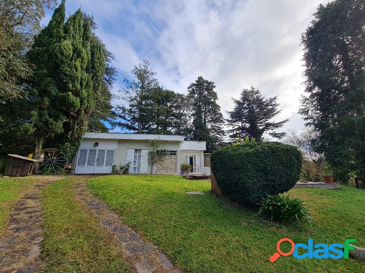 Casa 3 ambientes con parque y pileta en venta - Sierra de