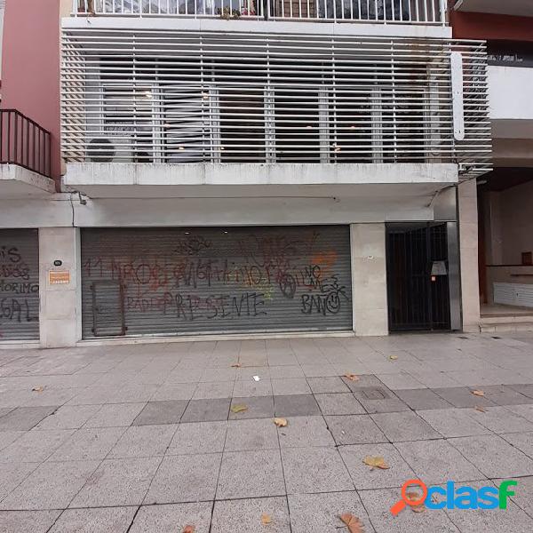 LOCAL COMERIAL - 500 M2. AL FRENTE - CENTRO