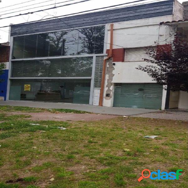 LOCAL DE 200 M2 SOBRE AV. LIBERTAD