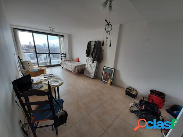 Venta monoambiente 44 metros balcón a la calle.