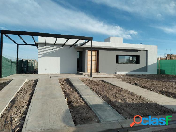 Casa en venta y a estrenar en Lar de Vieytes II