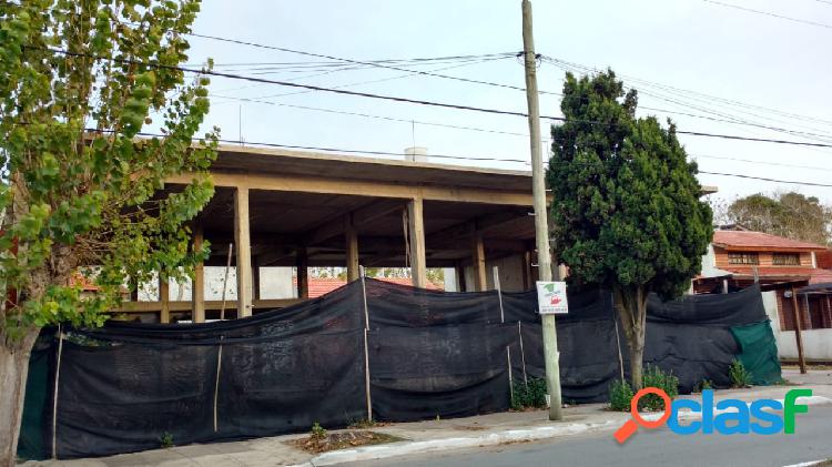 LOSA SOBRE AVENIDA A METROS DEL MAR LAS TONINAS