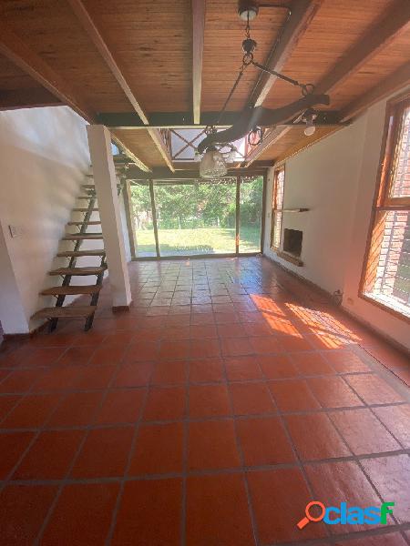 VENTA CASA EN ROLDAN- PATIO Y PARRILLERO