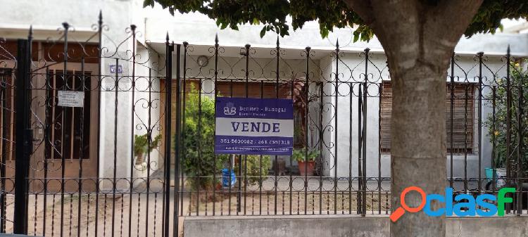 VENTA CASA EXCELENTE UBICACION B°AYACUCHO