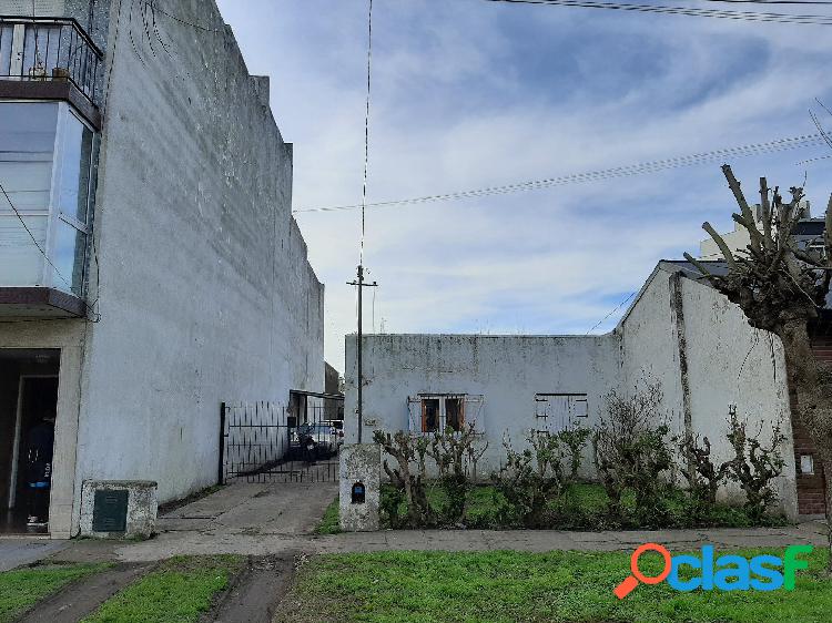 CASA SOBRE AVENIDA A DEMOLER - IDEAL DESARROLLO INMOBILIARIO