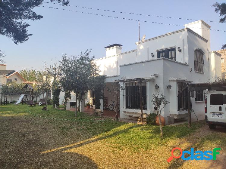 EL SIETE PROPIEDADES VENDE CASA en calle espejo oeste de San