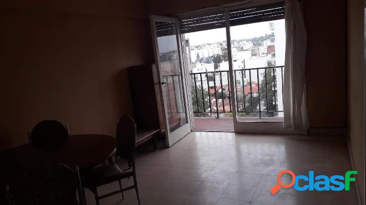 OPORTUNIDAD! 1 Ambiente con balcon a la calle!