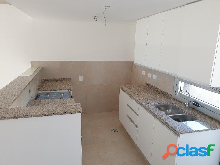 PISO EXCLUSIVO 2 DORMITORIOS CON BALCON AL FRENTE - BARRIO