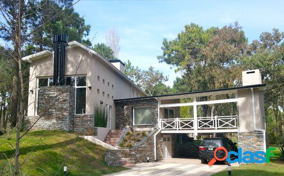 Moderna Casa en Zona GOLF.