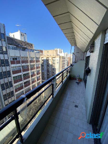 Tres ambientes con balcón a la calle y cochera cubierta!!