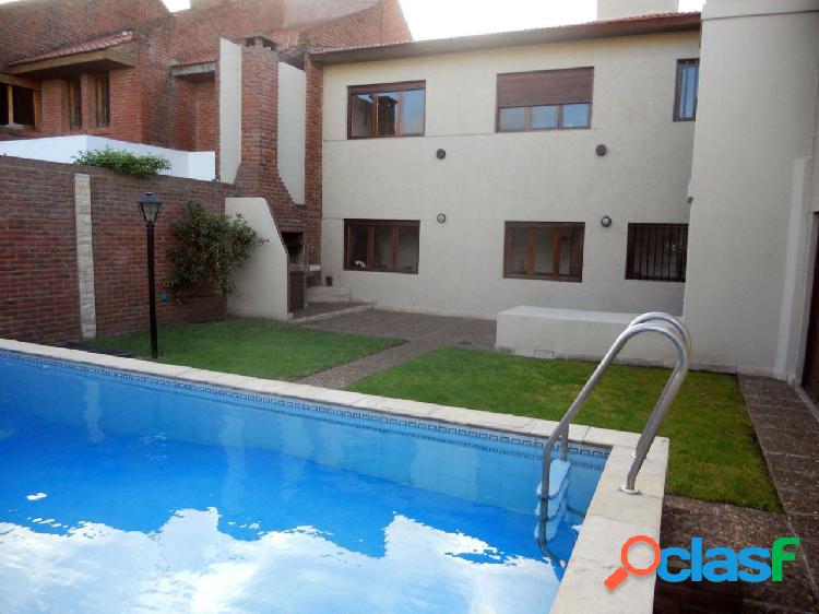 Urquiza al 4300. Hermoso Chalet con Piscina y posibilidad de