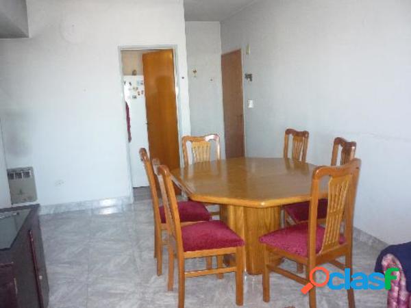 Venta Depto. 2 ambientes amoblado con cochera