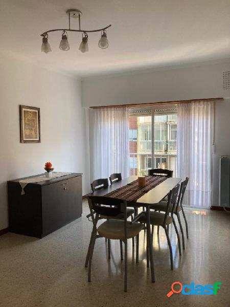 Venta departamento de 2 ambientes a la calle con balcón