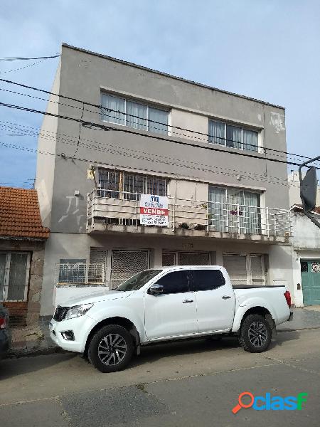 Amplio Duplex al frente con cochera supeficie 99 m2 zona: