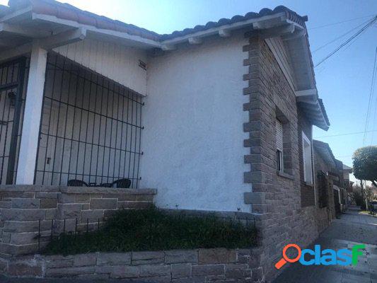 Chalet 3 amb. c-dep Zona Chauvin