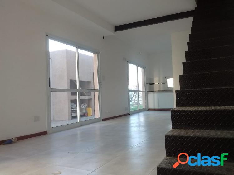 VENDO CASA 2 DORMITORIOS TIPO DUPLEX FISHERTON