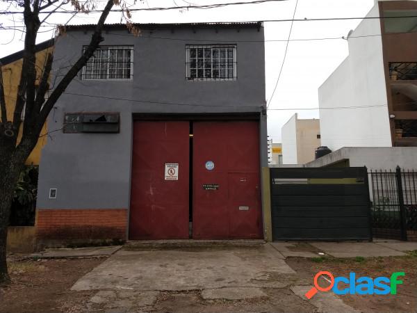 Venta galpón con vivienda multifamiliar en Morón