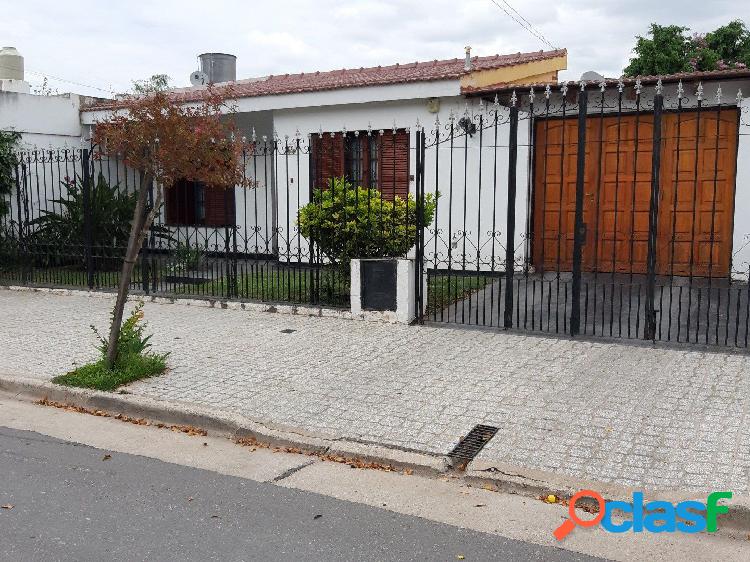 SE VENDE MUY BUENA CASA EN BARRIO PUEYRREDON