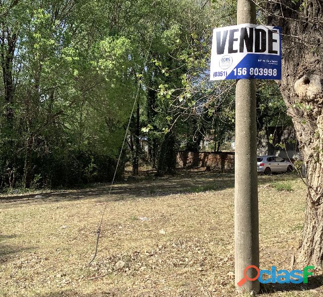 Villa Giardino, terreno esquina, frente a la Plaza Belgrano.