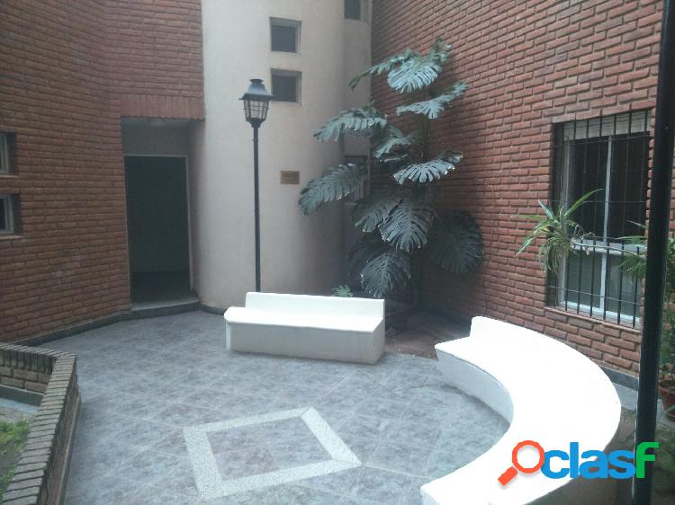 Centro - 1 dorm - Planta Baja con Patio con asador - Amplio