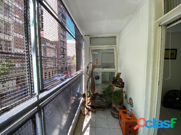 DEPARTAMENTO DE 3 DORMITORIOS AL FRENTE - CON COCHERA -