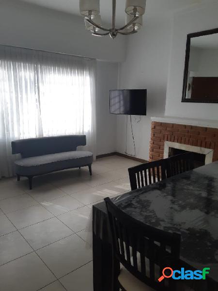 HERMOSO CHALET, ZONA CHAUVIN, 3 AMBIENTES.