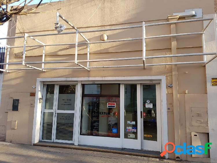 BUEN LOCAL EN VENTA MORENO 243