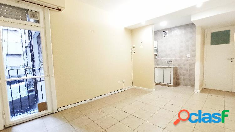 VENTA DE MONOAMBIENTE CON BALCÓN FRANCÉS