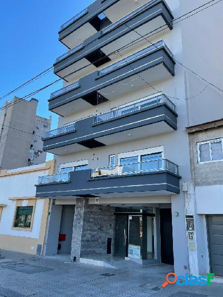 VENTA Semipiso 3 amb c/patio Av Constituyentes 4800