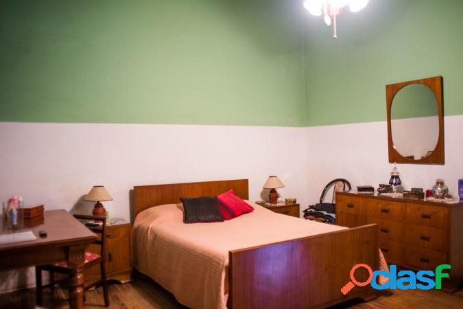 CAÑUELAS-EN VENTA CASONA EN PLENO CENTRO