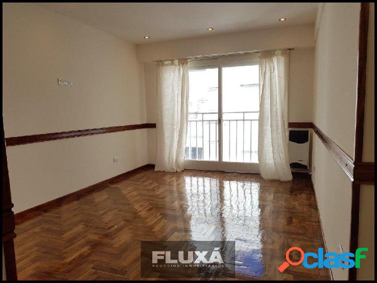 VENTA DEPARTAMENTO 2 AMBIENTES CON DEPENDENCIA Y COCHERA