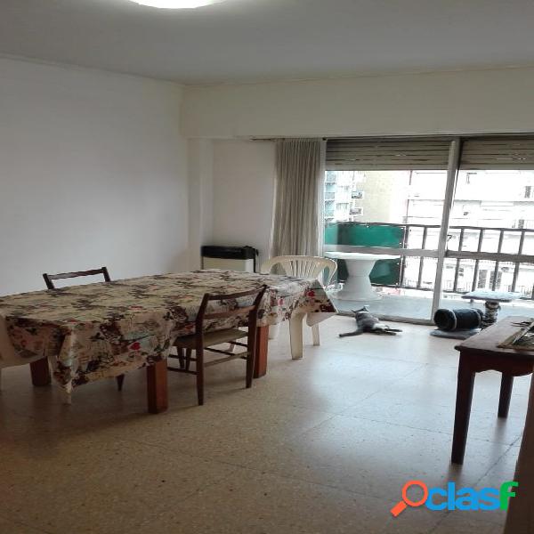 Alquilo Departamento en Micro Centro a la calle con Balcon