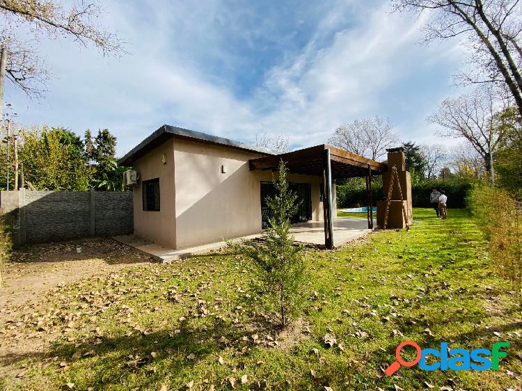 CASA EN ROLDAN CON PILETA Y AMPLIO JARDIN - ESCRITURADO