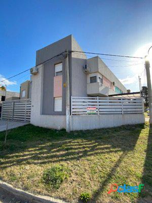 Duplex en alquiler J Ingenieros esq Uruguay