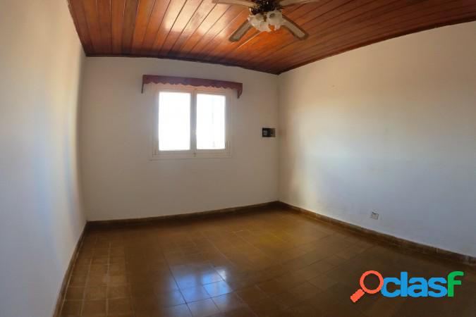 EN VENTA CASA EN VILLA CACIQUE