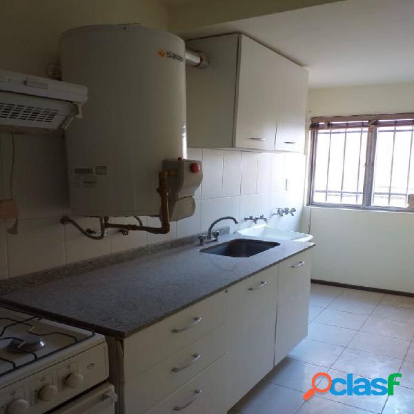 OPENHOUSE INMOBILIARIA Alquila amplio departamento en