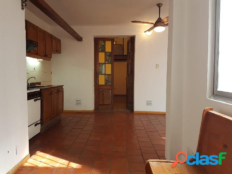 OPORTUNIDAD!!! SE VENDE CASA DE PASILLO - 2 DORMITORIOS CON